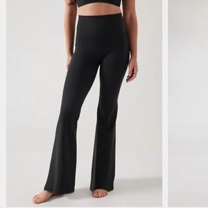 Athleta Salutation Stash Flare Pant - Black XL